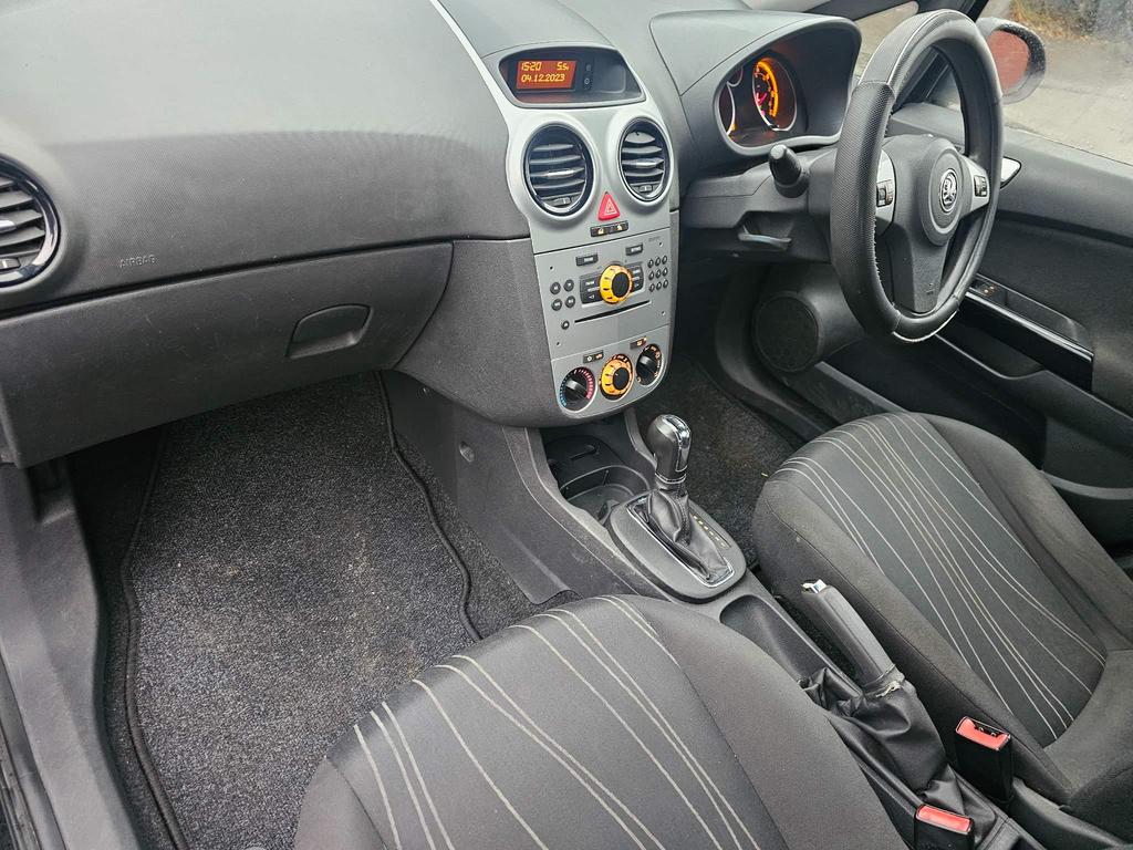 Vauxhall Corsa 1.4i 16v Club 5dr