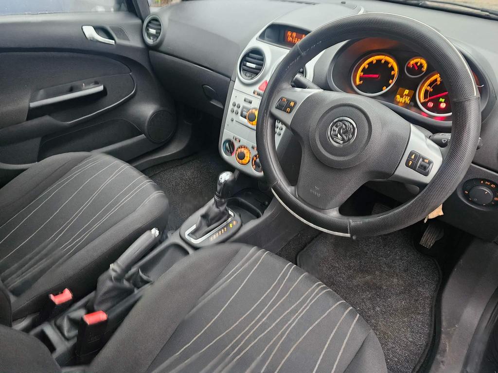 Vauxhall Corsa 1.4i 16v Club 5dr