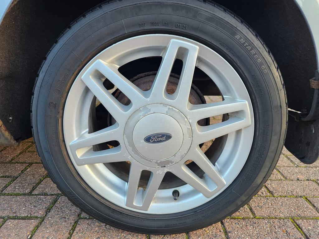 Ford Fiesta 1.4 Ghia 5dr