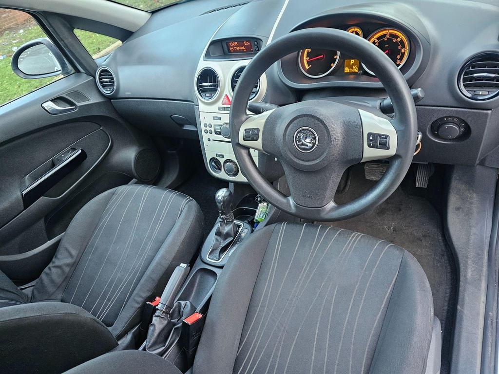 Vauxhall Corsa 1.4i 16v Club 5dr