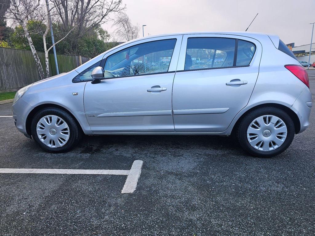 Vauxhall Corsa 1.4i 16v Club 5dr