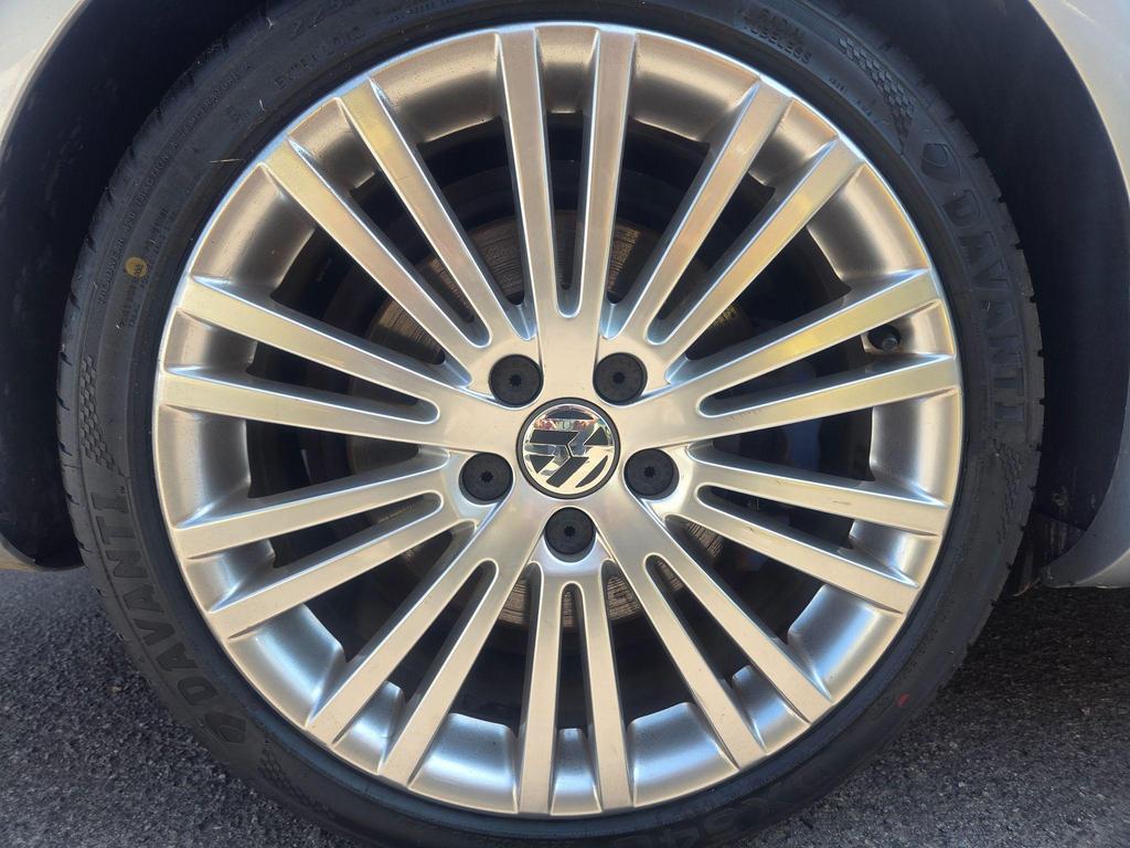 Volkswagen Golf 3.2 V6 R32 DSG 4Motion 5dr