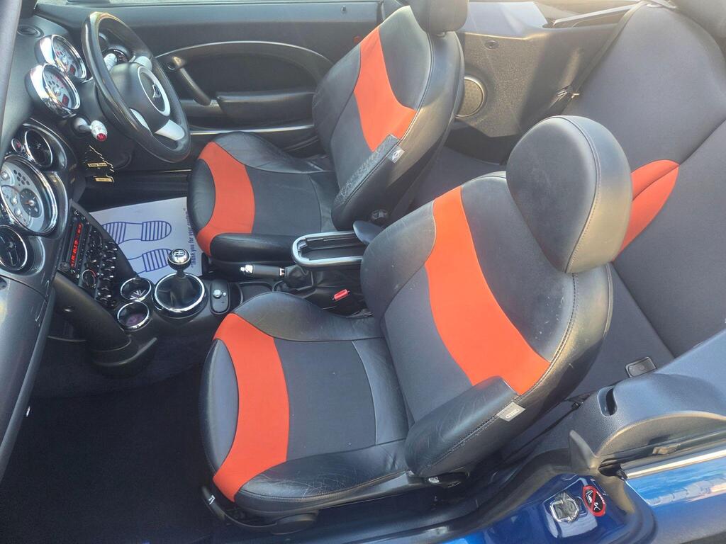 MINI Convertible 1.6 Cooper Euro 3 2dr 101,382 Miles2006 (06 Reg)