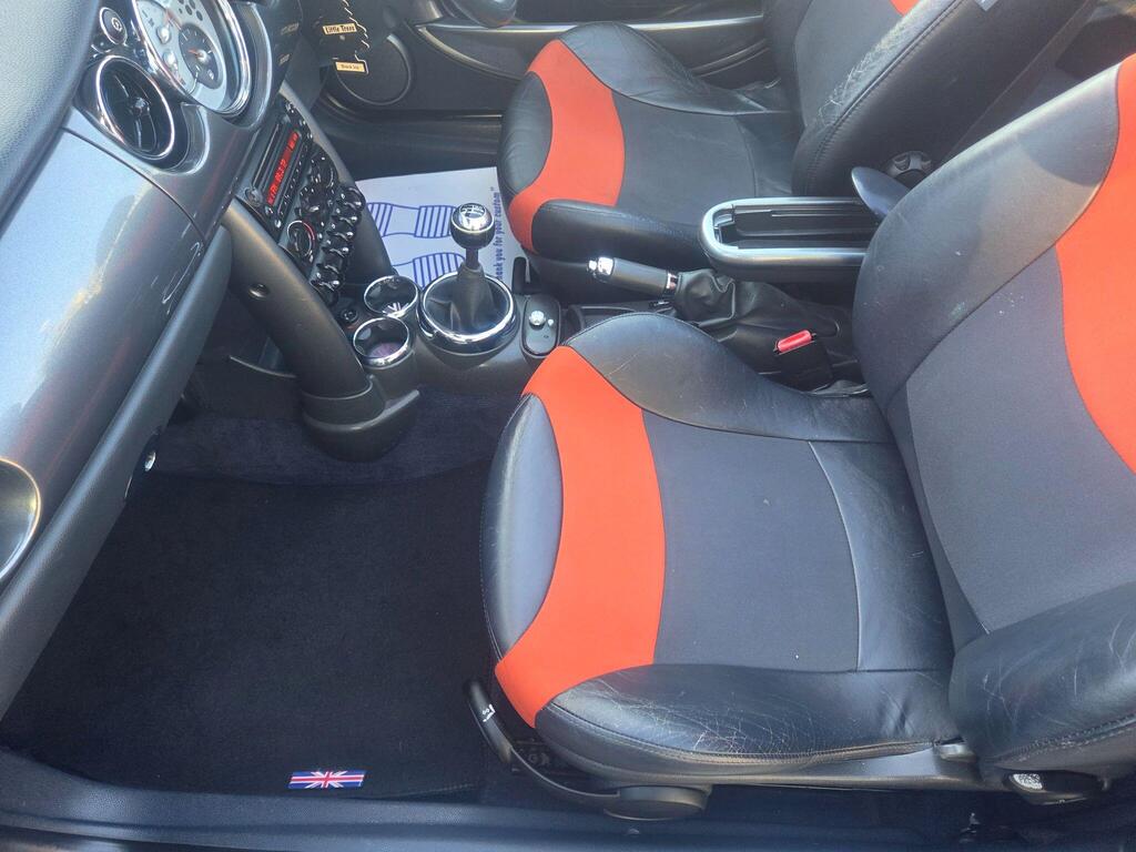 MINI Convertible 1.6 Cooper Euro 3 2dr 101,382 Miles2006 (06 Reg)