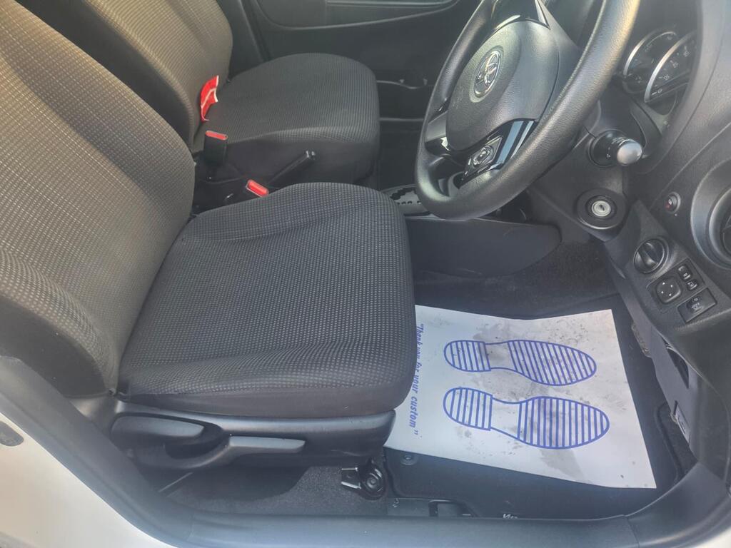 Toyota Yaris 1.5 VVT-i Icon CVT Euro 6 5dr