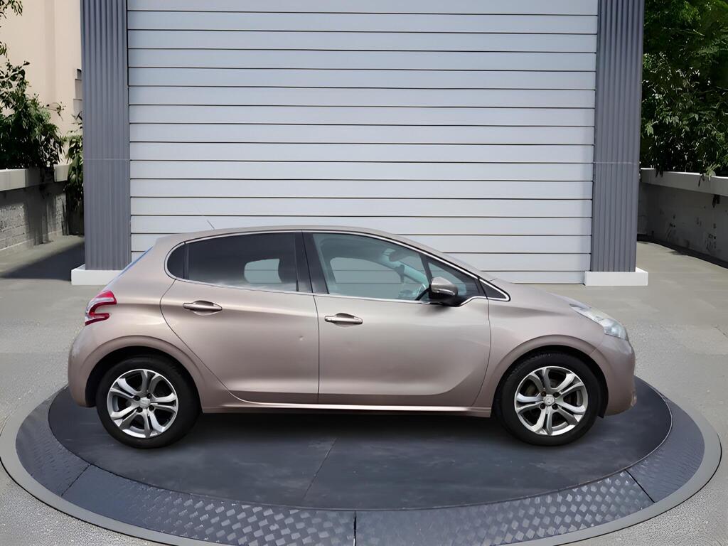 2013 Peugeot 208 1.4 HDi Allure Euro 5 5dr