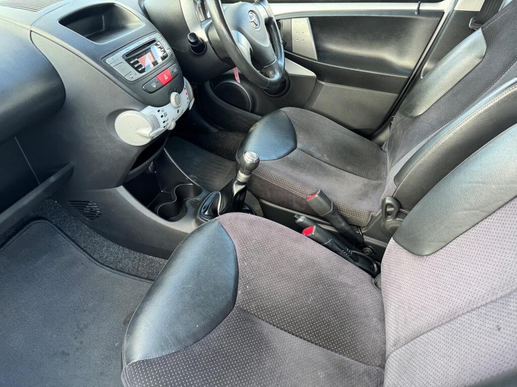 Toyota AYGO 1.0 VVT-i Ice Euro 5 5dr